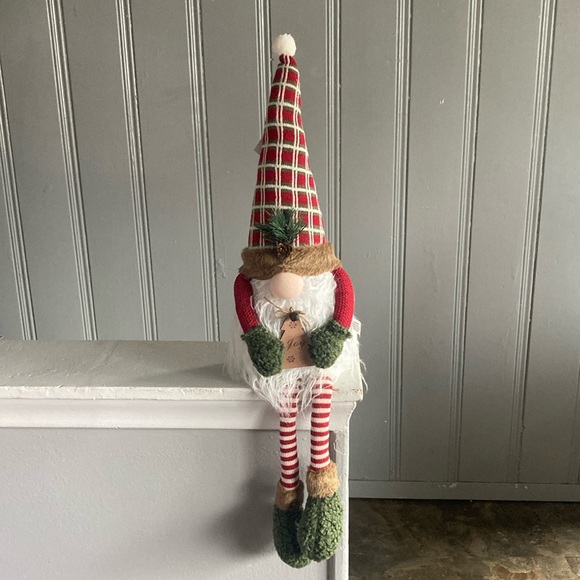 NWT-STUNNING- 31.5” Holiday Gnome Sitter Decor w/ a Wooden Joy Christmas Tree 🌲 - Picture 12 of 17